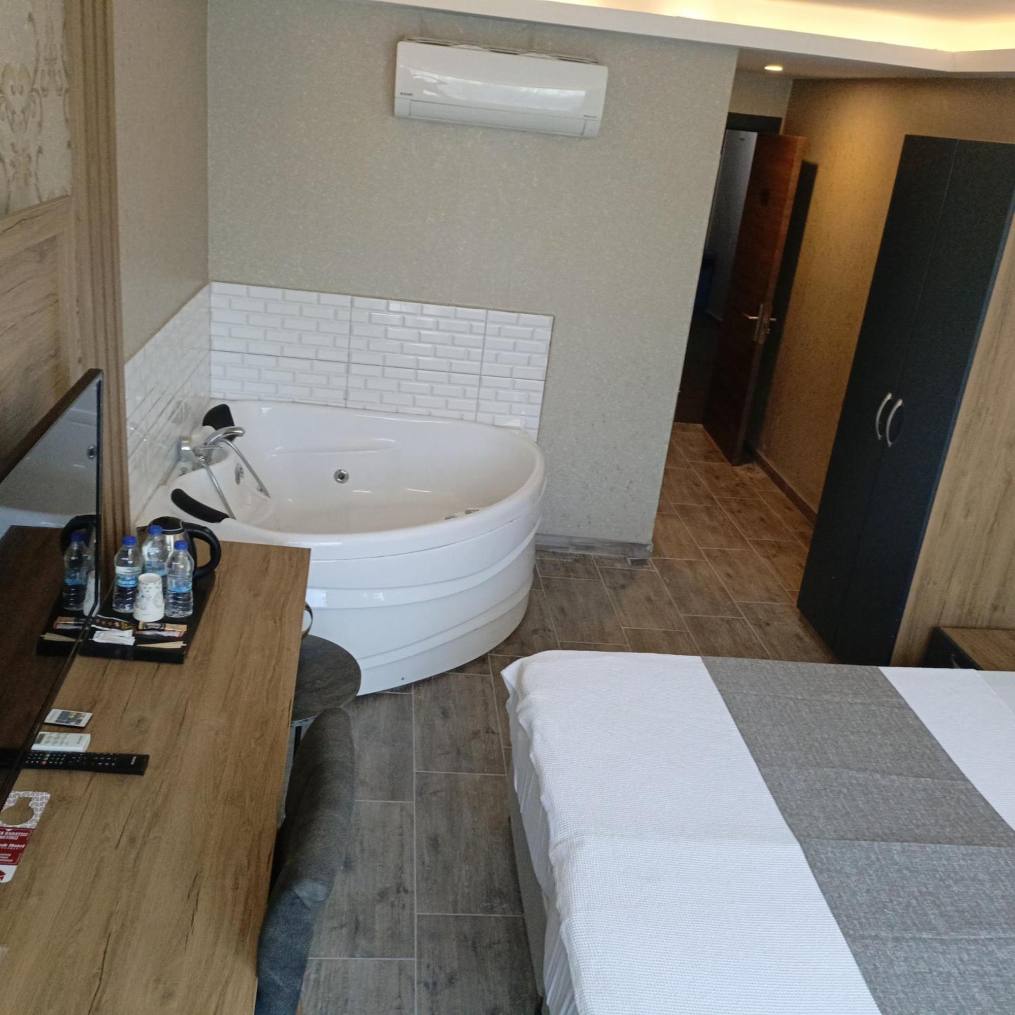 รัช โฮเต็ล อิสตันบูล Hotel ภายนอก รูปภาพ